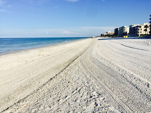 Newly Renovated Madeira Beach Studio Cottage