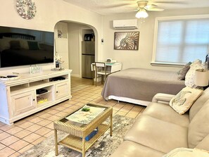 1 habitación, wifi y ropa de cama