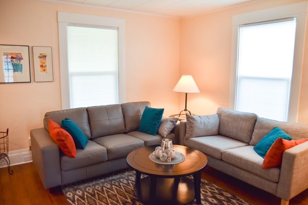 Two Bedroom Cottage In the Heart of Proctor Neighborhood 