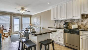 Coffee/tea maker, fridge, microwave, oven