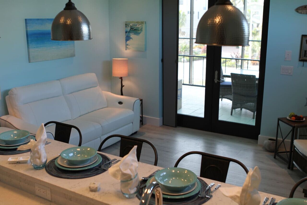 TV connectée, cheminée, chaîne hi-fi