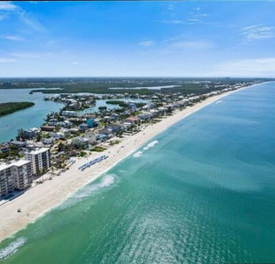 5 STAR Beach Vacation on Destination Chanel 300 steps to the BEACH