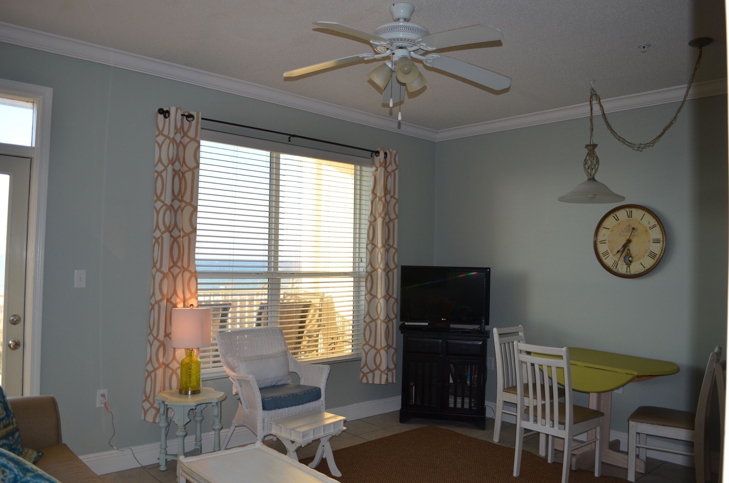 Televisión y reproductor de DVD 