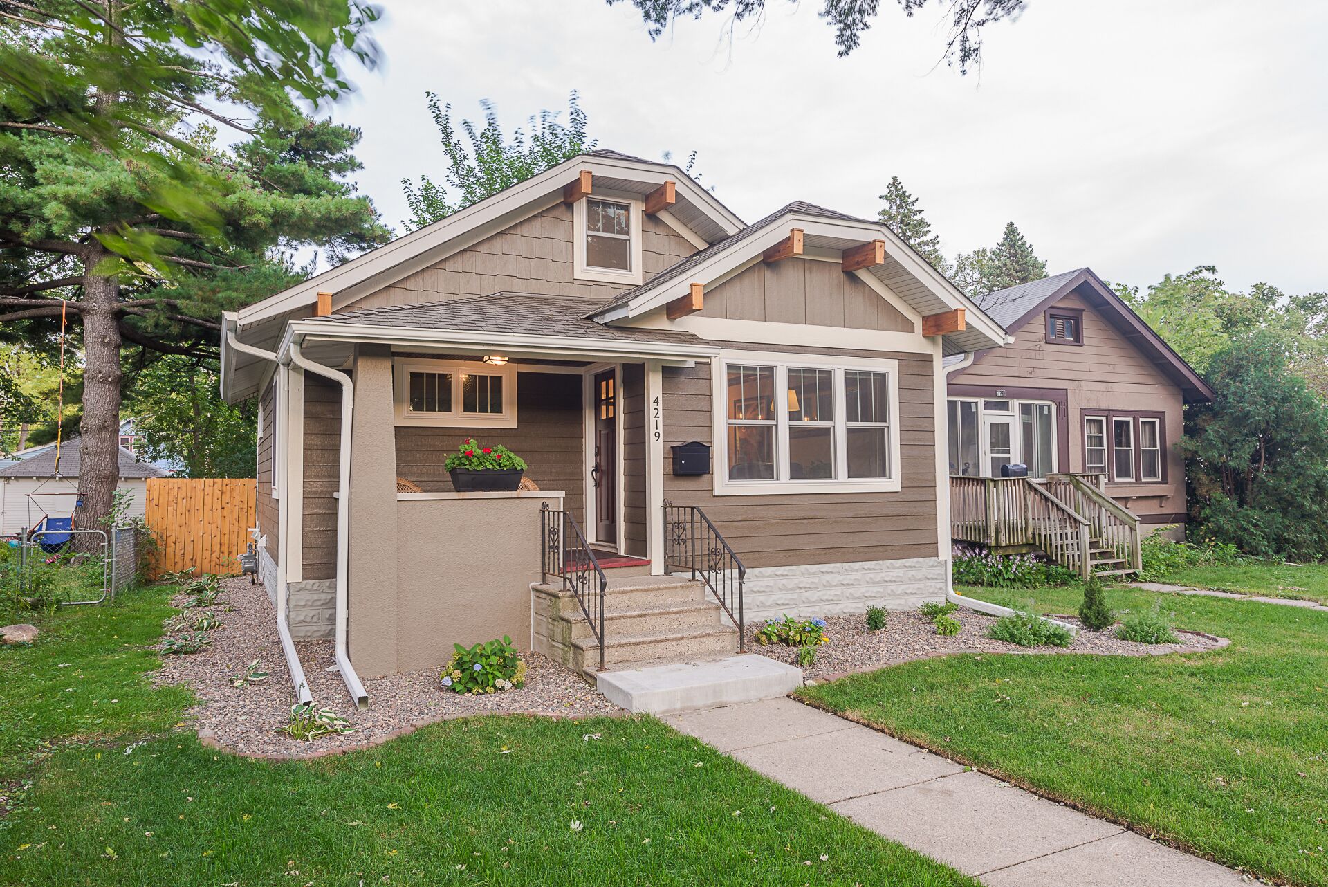2 beers on tap, like new renovated home between Target Center & airport