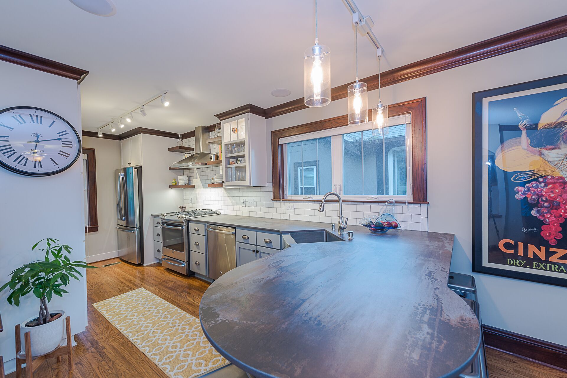 2 beers on tap, like new renovated home between Target Center & airport