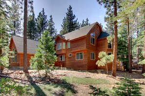 Exterior - 6 BDRM/Indoor Pool/WIFI/Home Theater/1 Block From Hiking Trail/Easter/April Spec (South Lake Tahoe)