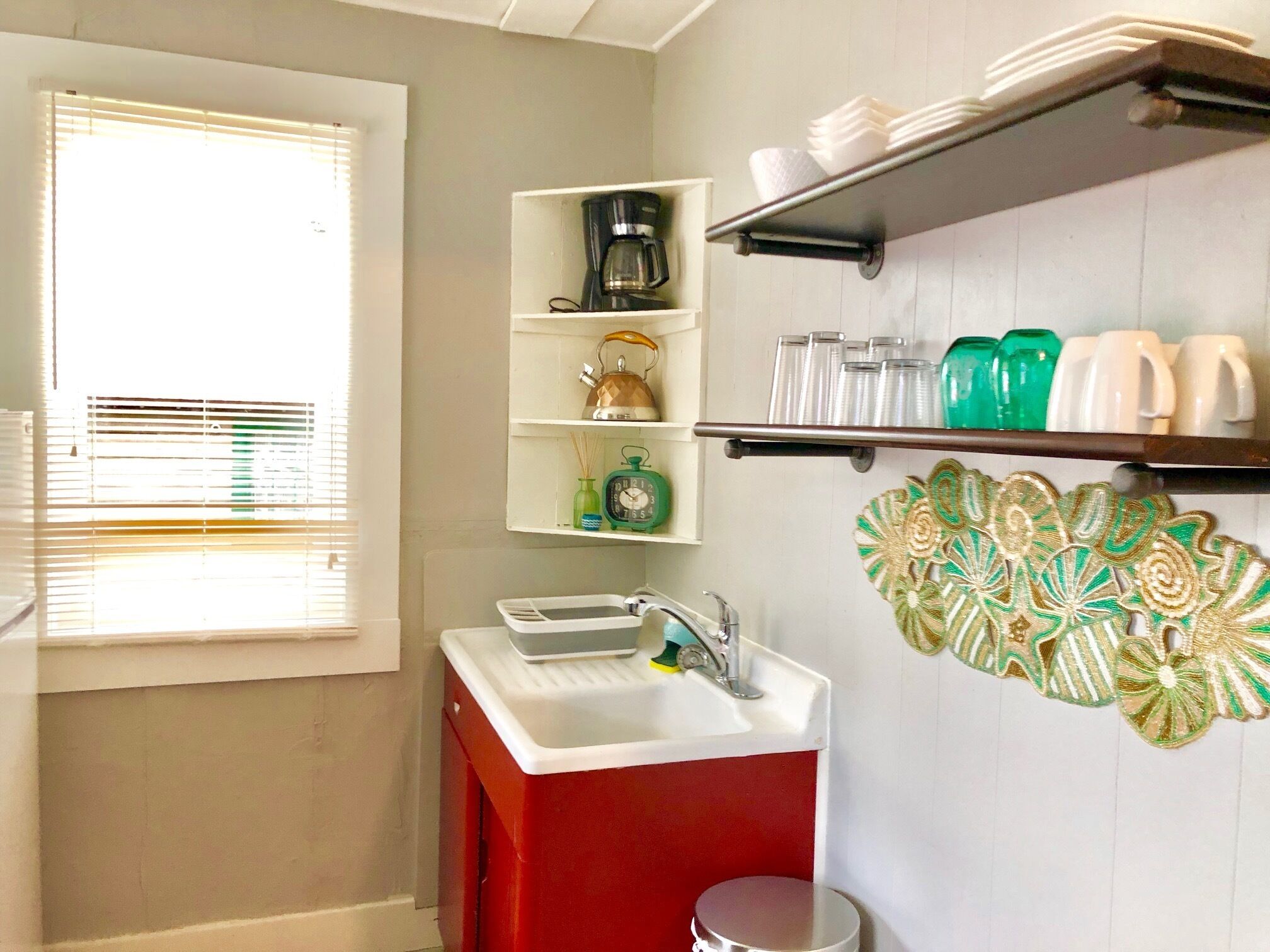 Quaint and charming 1 bedroom in Historical Building is Downtown Seward