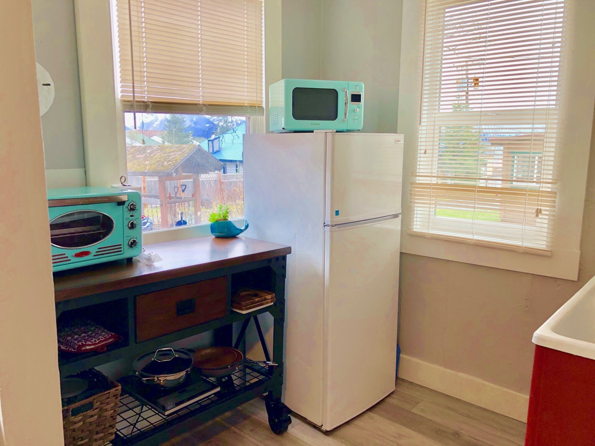 Quaint and charming 1 bedroom in Historical Building is Downtown Seward