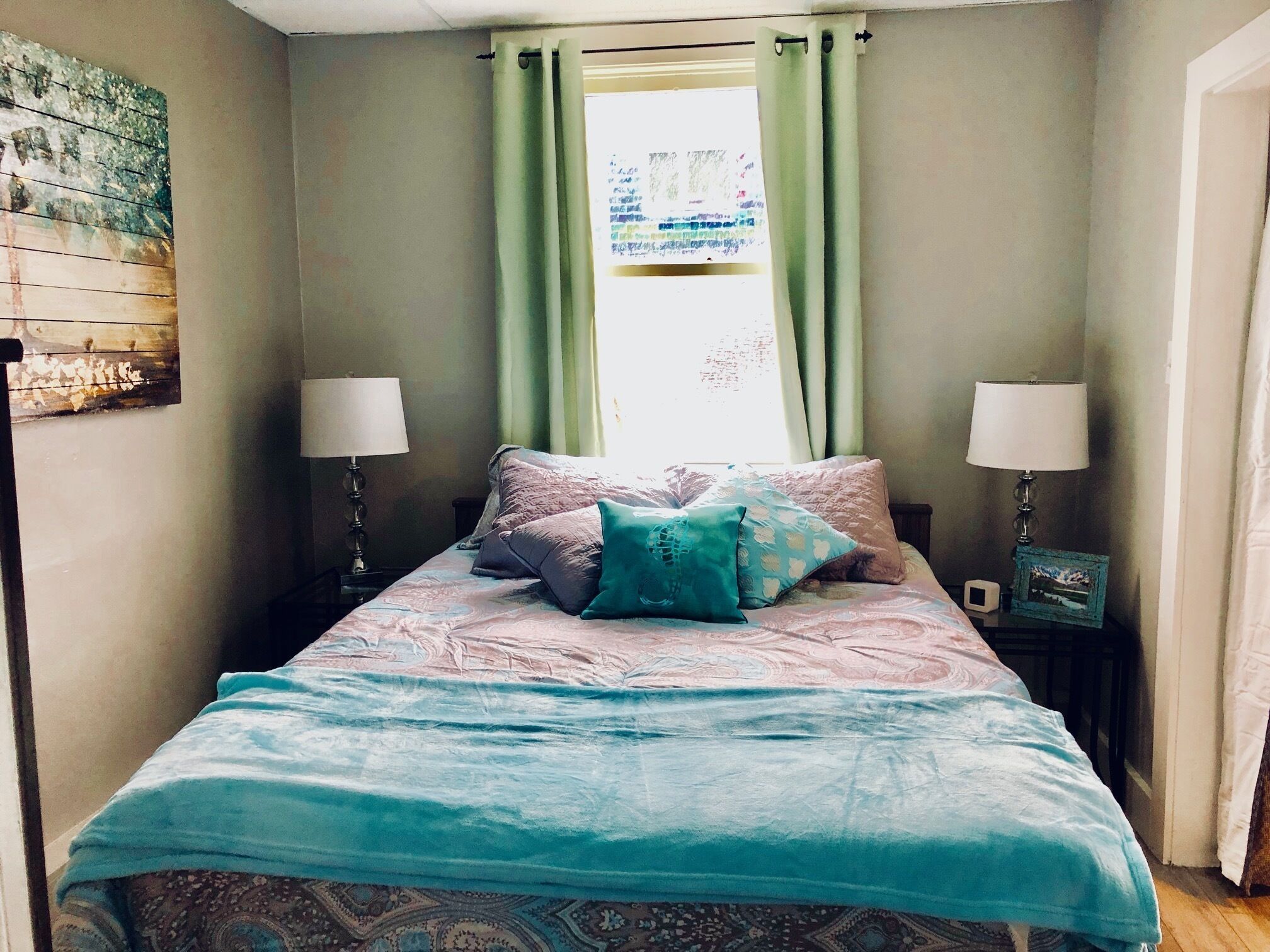 Quaint and charming 1 bedroom in Historical Building is Downtown Seward