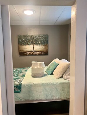 1 bedroom, iron/ironing board, WiFi, bed sheets