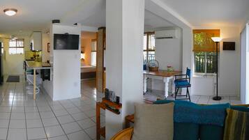 Smart TV, Netflix, DVD player, table tennis