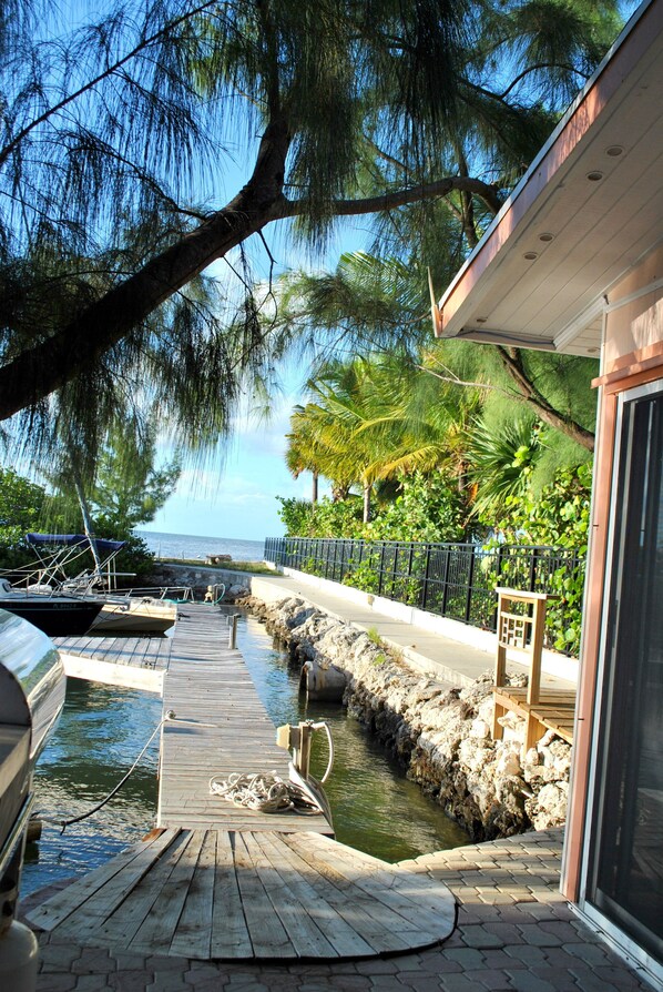 Terrace/patio - Waterfront Luxury Living Inside & Out, Gulf View, On the Water!! (Marathon)