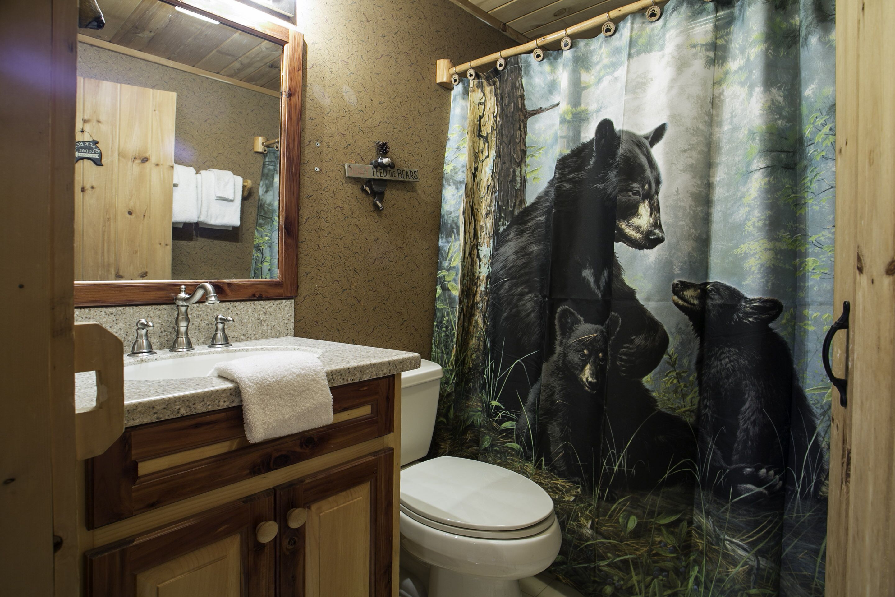 A “Frankly Peaceful” Romantic Log Cabin Close to it ALL!