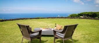 Delightful Artful Bungalow on Historic Estate Property. Choice Holualoa!  