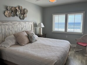 3 slaapkamers, een strijkplank/strijkijzer, reisbedje, gratis wifi