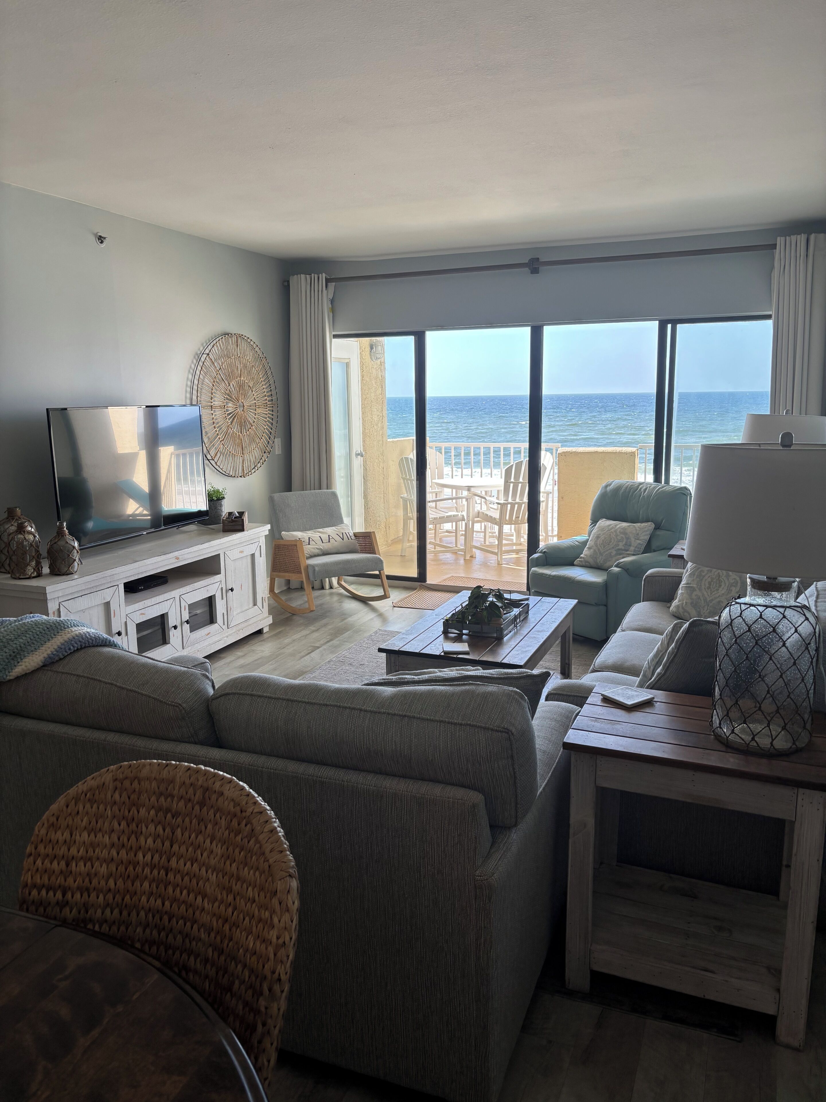 Smart TV, DVD player, stereo