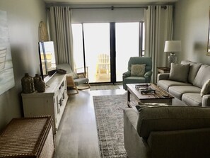 Smart-tv, een dvd-speler en een stereo