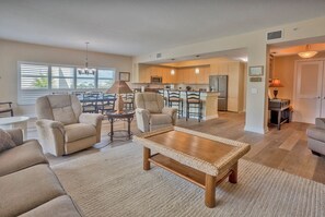 Smart TV, DVD player, books, stereo