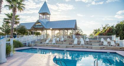 Luxury cottage with pools & multiple decks, 1/2 block to beach