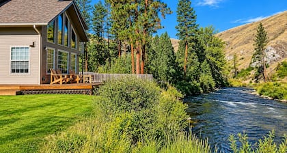 Riverhouse Retreat on East Fork of the Bitterroot - Stunning Views & Tranquility