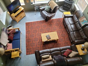 TV, fireplace, DVD player, books