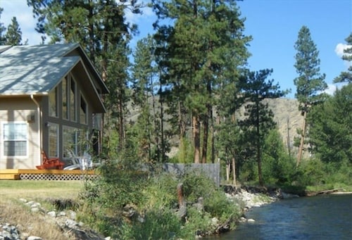 Riverhouse Retreat on East Fork of the Bitterroot - Stunning Views & Tranquility