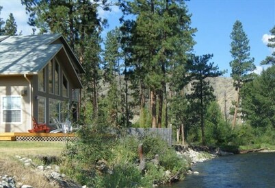 Riverhouse Retreat on East Fork of the Bitterroot - Stunning Views & Tranquility