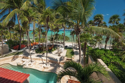 Akumal Breakers - South Akumal Beach