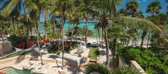 Akumal Breakers - South Akumal Beach, Mexico