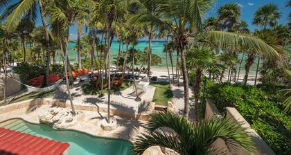 Akumal Breakers - South Akumal Beach, Mexico