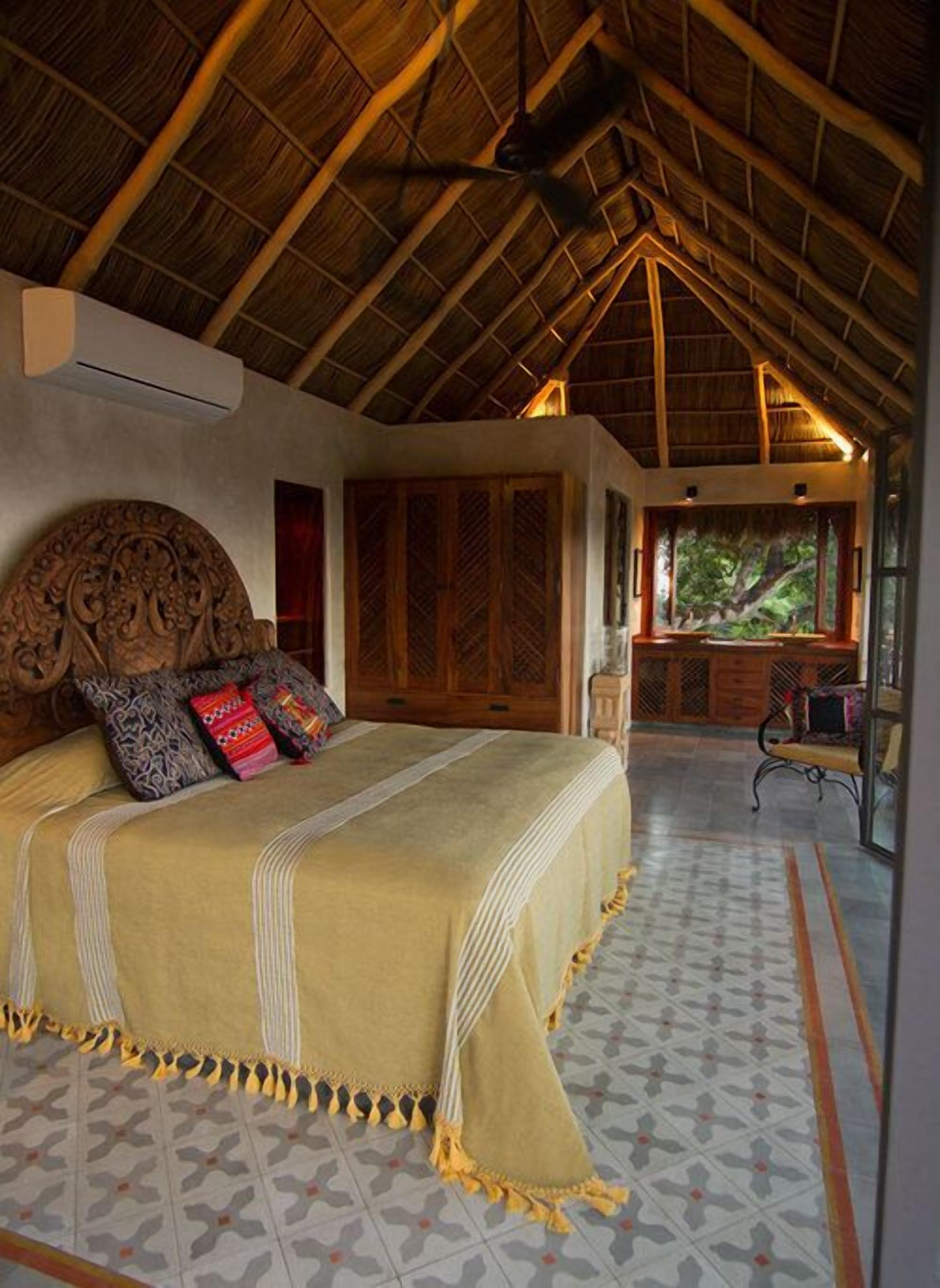 Stylish estate with 6 bedrooms available for groups/families of 12 or fewer