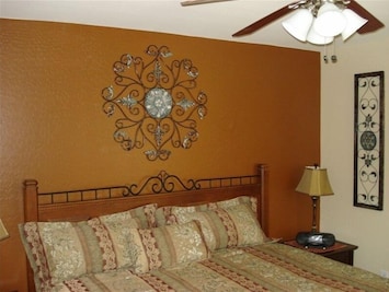 Master Bedroom Suite with King Size Bed, Egyptian Cotton Sheets and 32&qu...