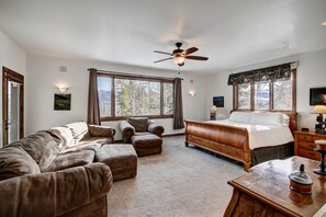 7 slaapkamers, een bureau, een strijkplank/strijkijzer, gratis wifi