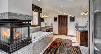 Ski In/Out-Sleeps 18, 9,000 Sq Ft-Hot Tub-Pool Table-Mtn Views-Theatre Rm
