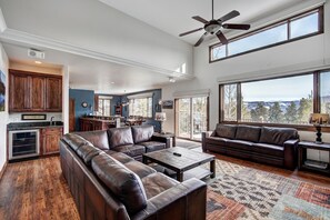 Smart TV, fireplace, DVD player, table tennis