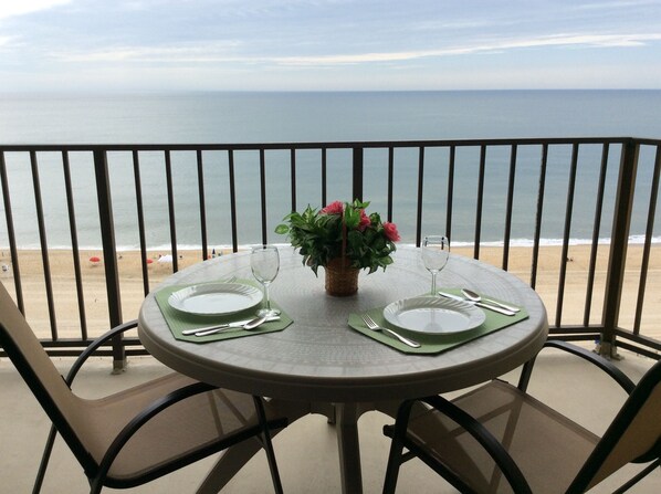Outdoor dining - Gorgeous Direct Oceanfront (Ocean City)