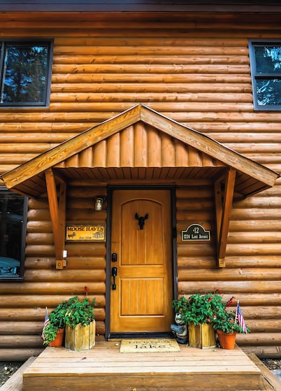 Lemmon Lodge Riverfront Cabin #12 with Private Beach on Grand Lake!