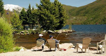 Lemmon Lodge Riverfront Cabin #12 with Private Beach on Grand Lake!
