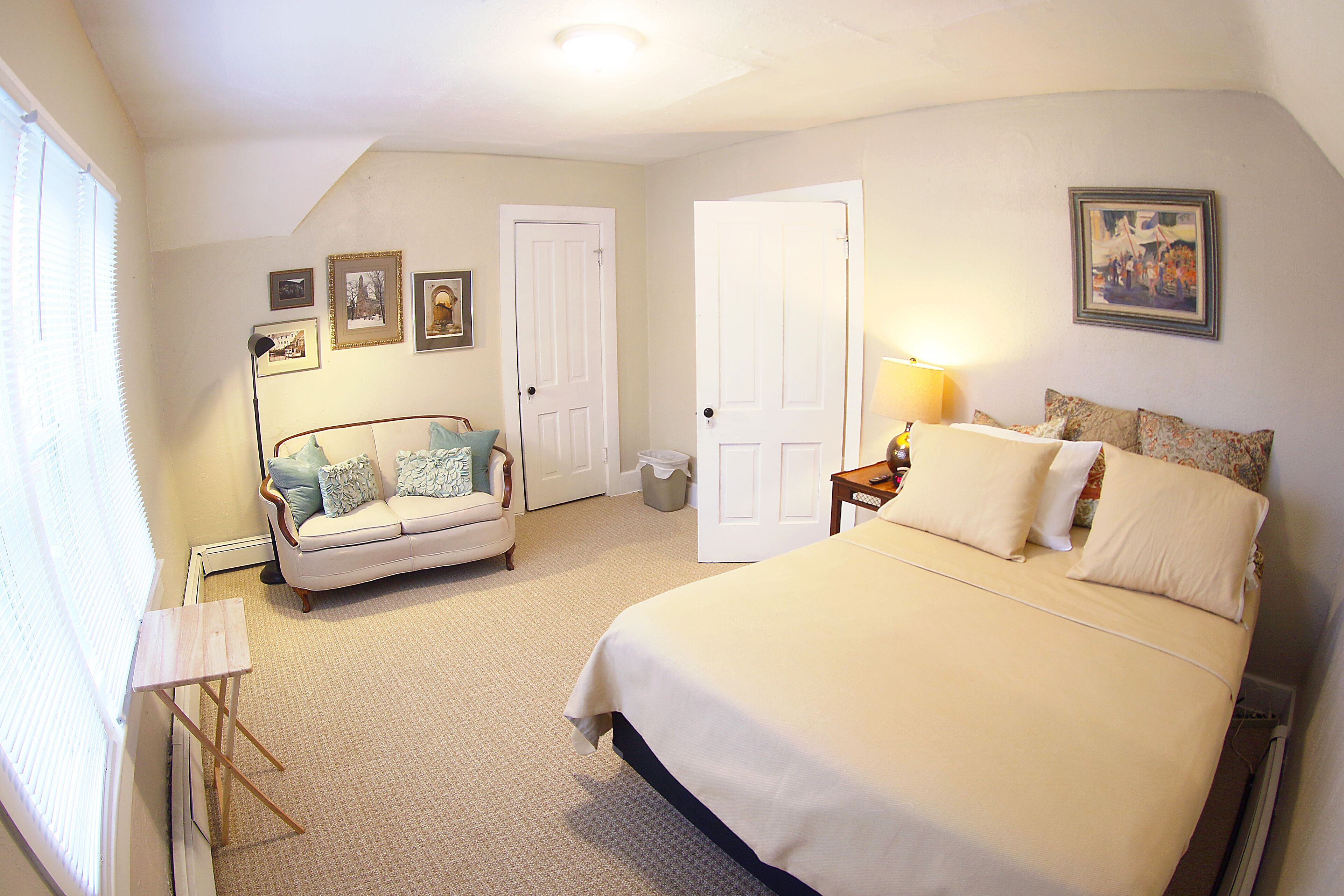 BEST VALUE IN TOWN! Cozy, Old World Charm Near Lambeau