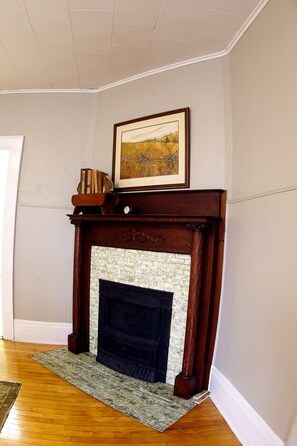 Interior - BEST VALUE IN TOWN! Cozy, Old World Charm Near Lambeau (Green Bay)