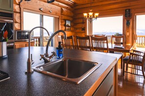 Fridge, microwave, oven, stovetop - Gorgeous Log Home - Stunning Views, Hot Tub, Fire Pit,  Infrared Sauna, & Trail (Homer)
