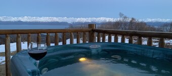 Gorgeous Log Home with Stunning Views, Hot Tub, Fire Pit & Infrared Sauna