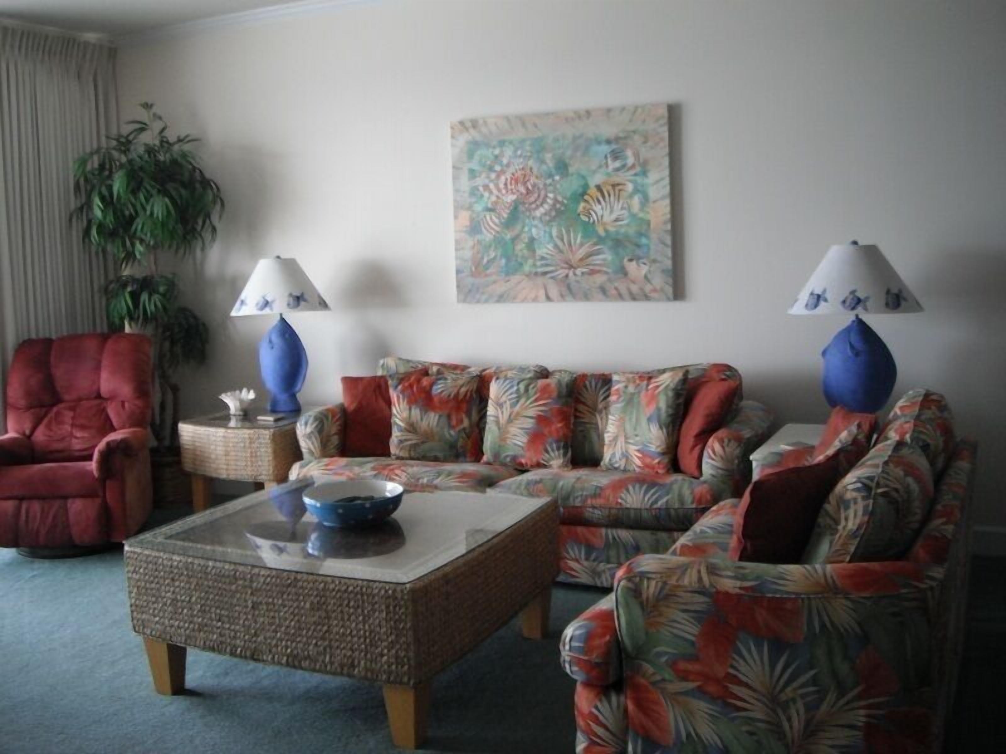 Spacious, Beachy ~ OPEN FOR LABOR DAY WEEKEND - DISCOUNTED!