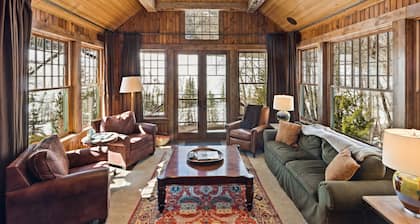 Telluride Riverfront House with Mountain Views