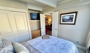 1 habitación, tabla de planchar con plancha, wifi gratis y ropa de cama 