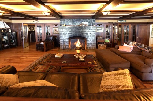 Historic Point Comfort Lodge Upper Klamath järven