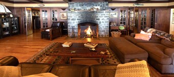Historic Point Comfort Lodge on Upper Klamath Lake at Rocky Point