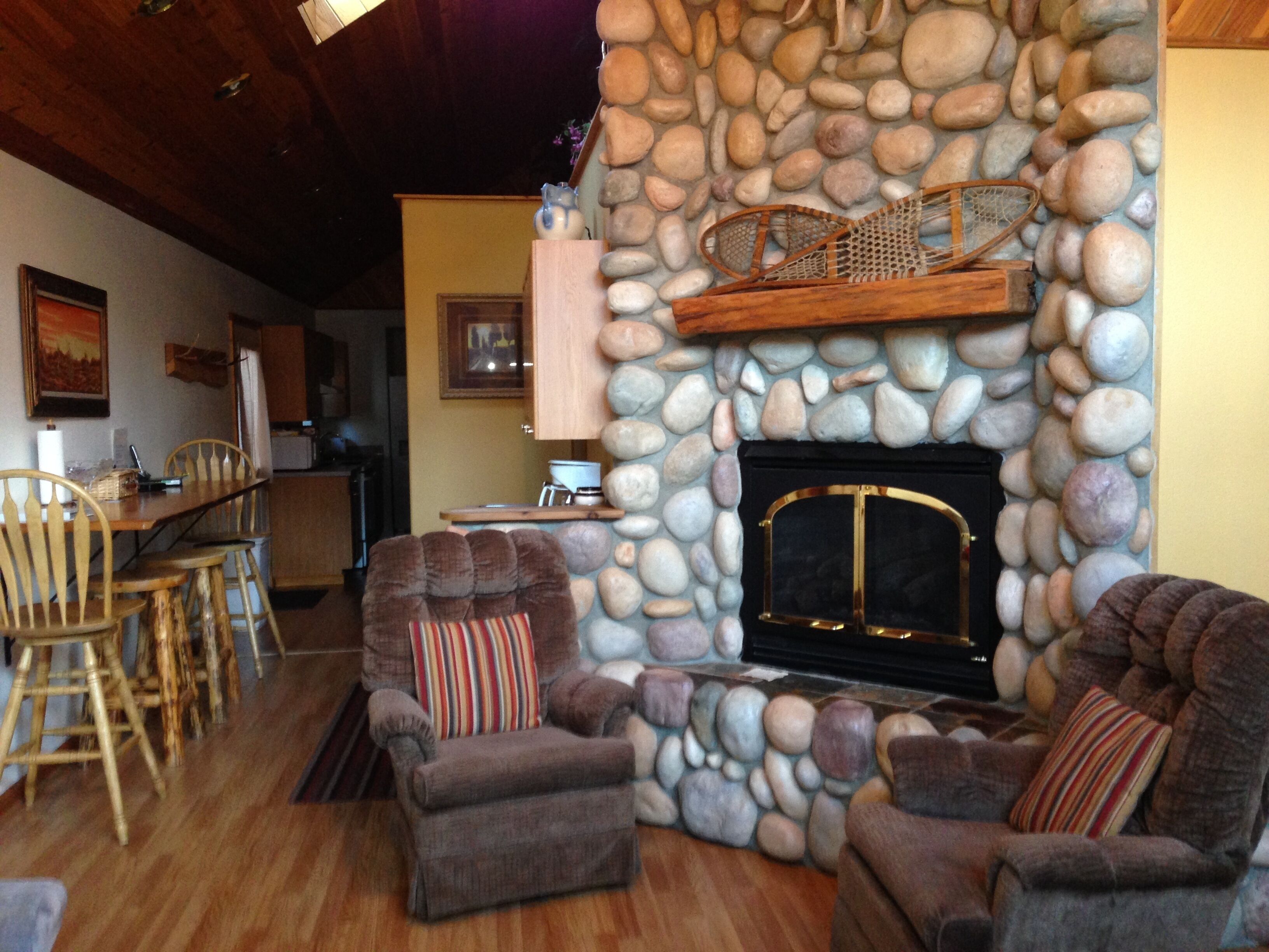 Private Hot Tub - Best Value!  Sleeps 6 -