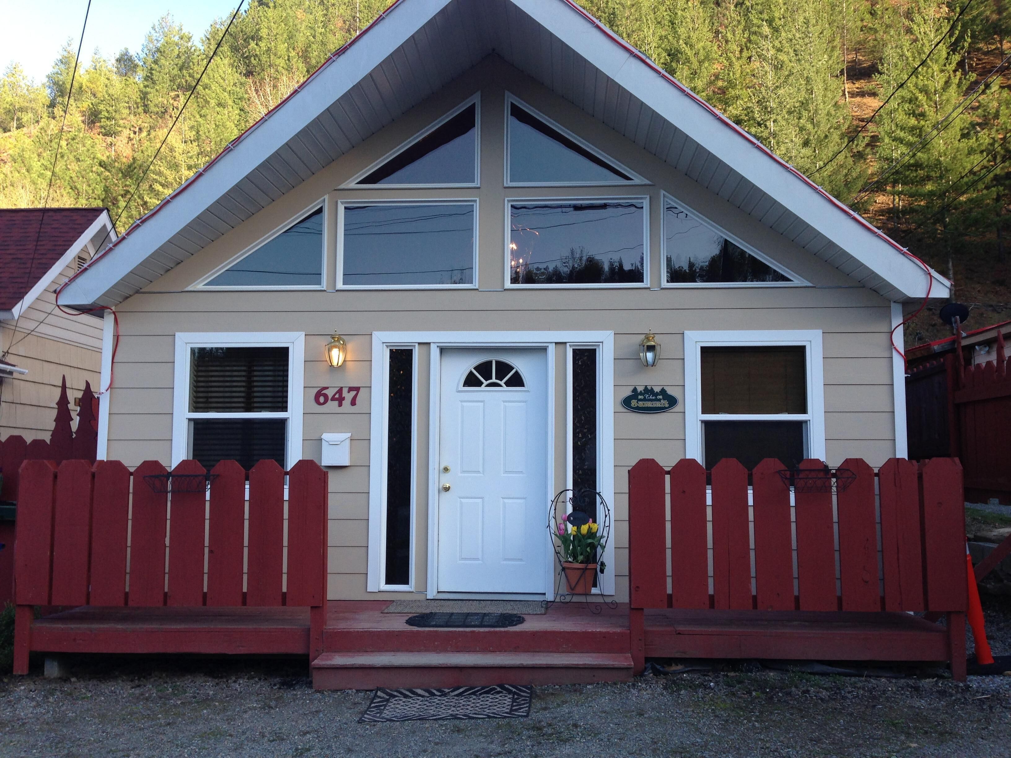 Private Hot Tub - Best Value!  Sleeps 6 -