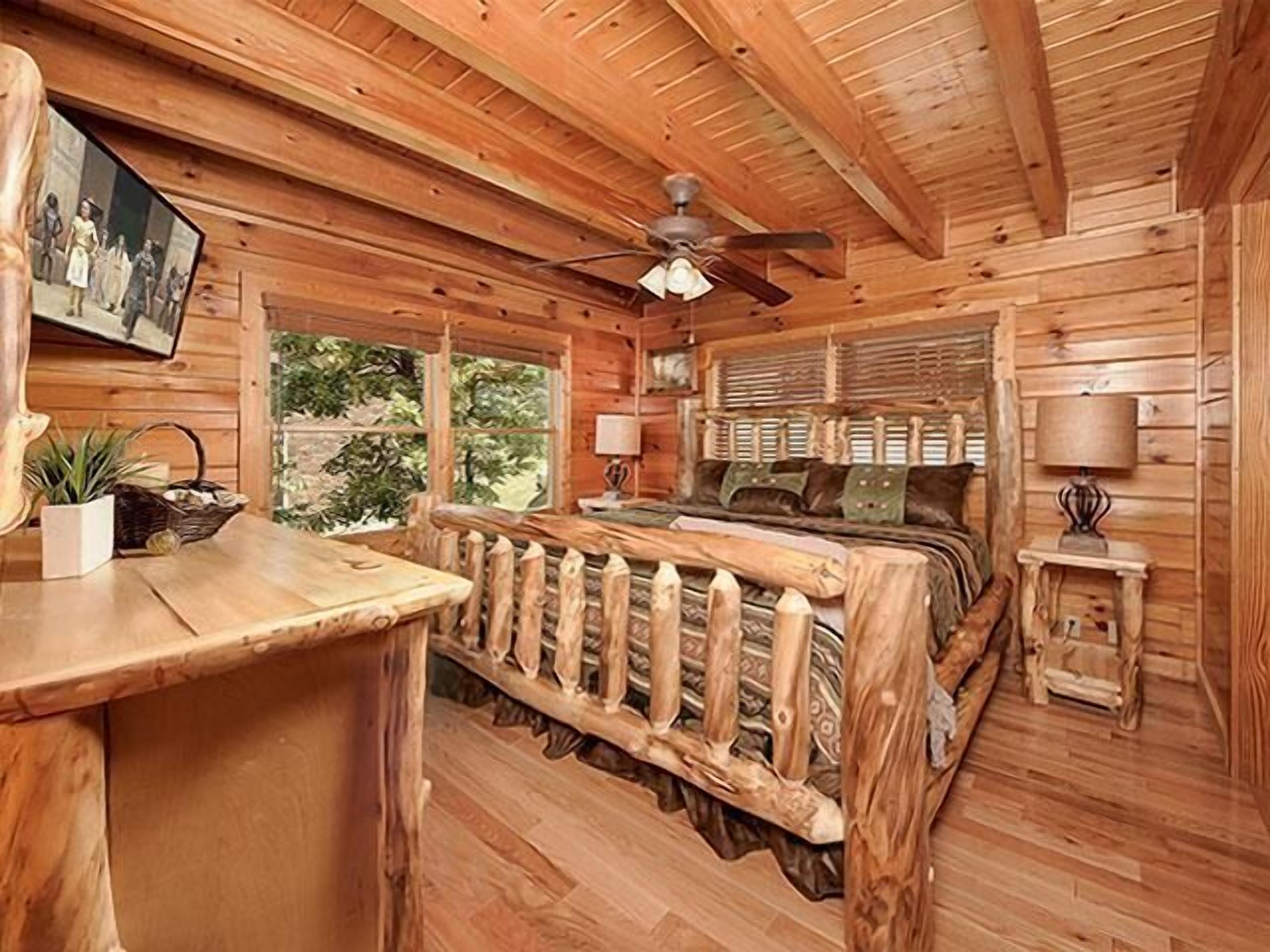 Natures Nest - City & Mountain View| Brand New Hot Tub!| Luxury Resort Cabin